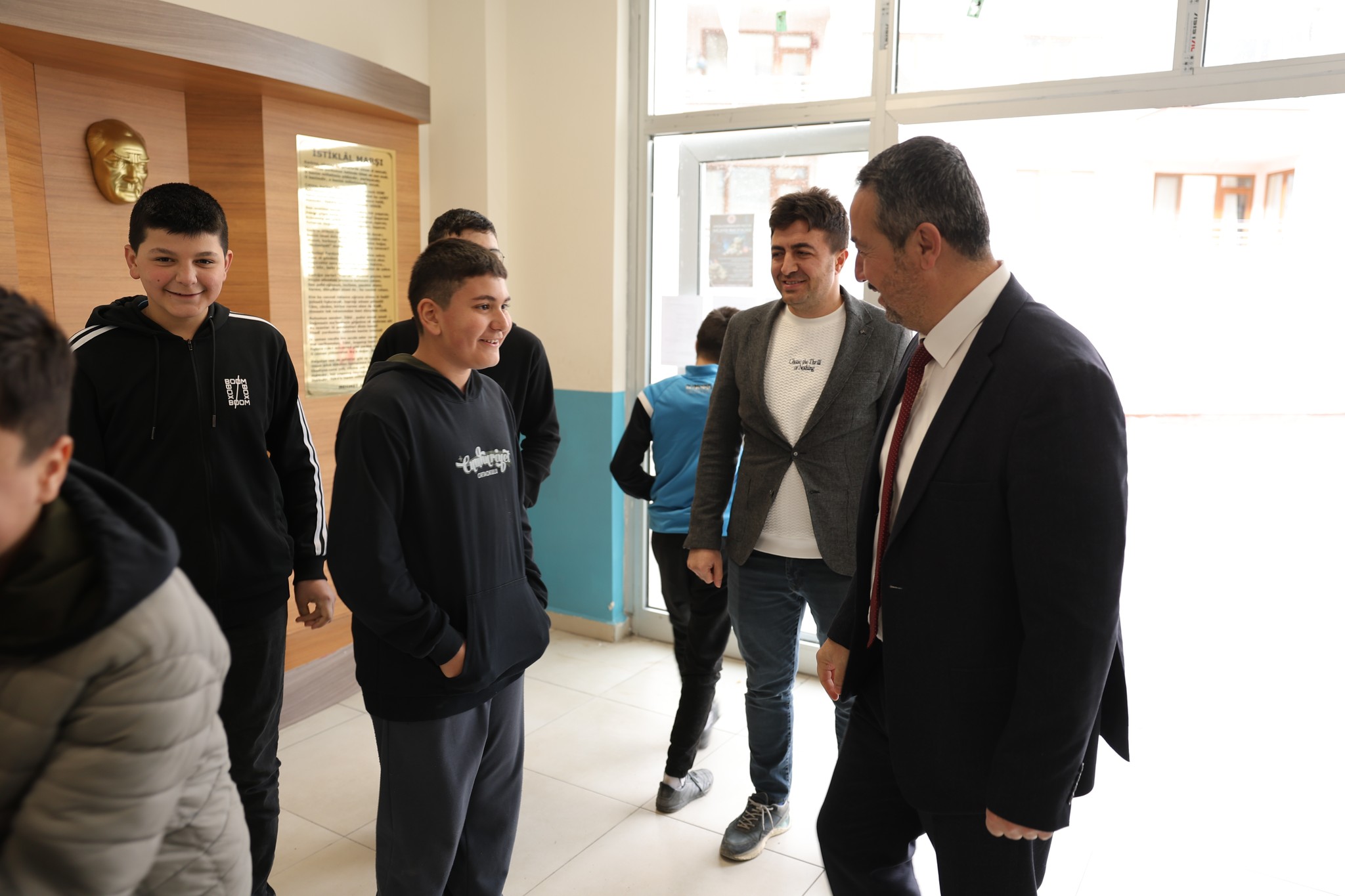 Sandıklı Belediye Başkanı Öztaş’tan Öğrencilere Kitap Desteği