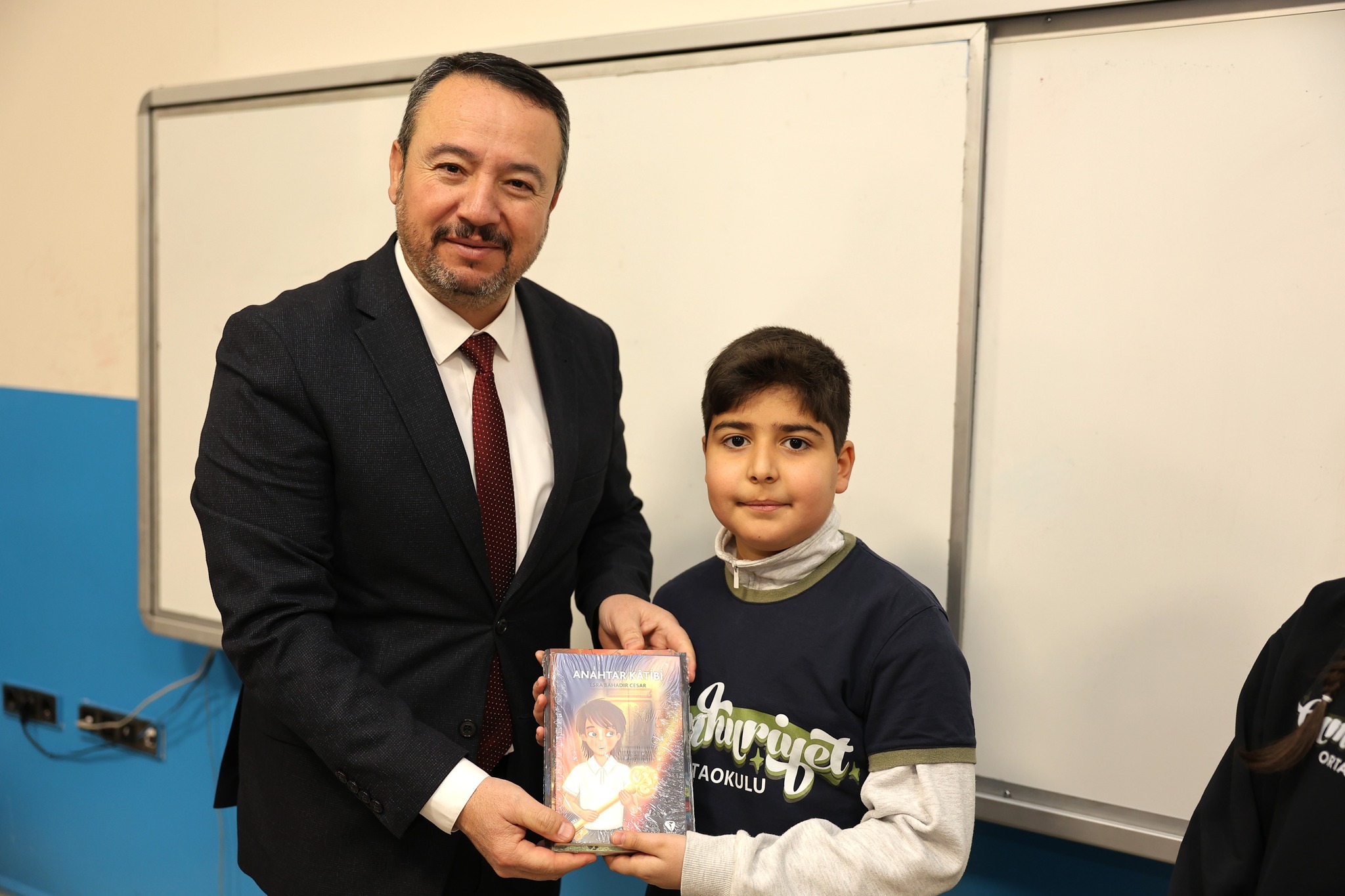 Sandıklı Belediye Başkanı Öztaş’tan Öğrencilere Kitap Desteği