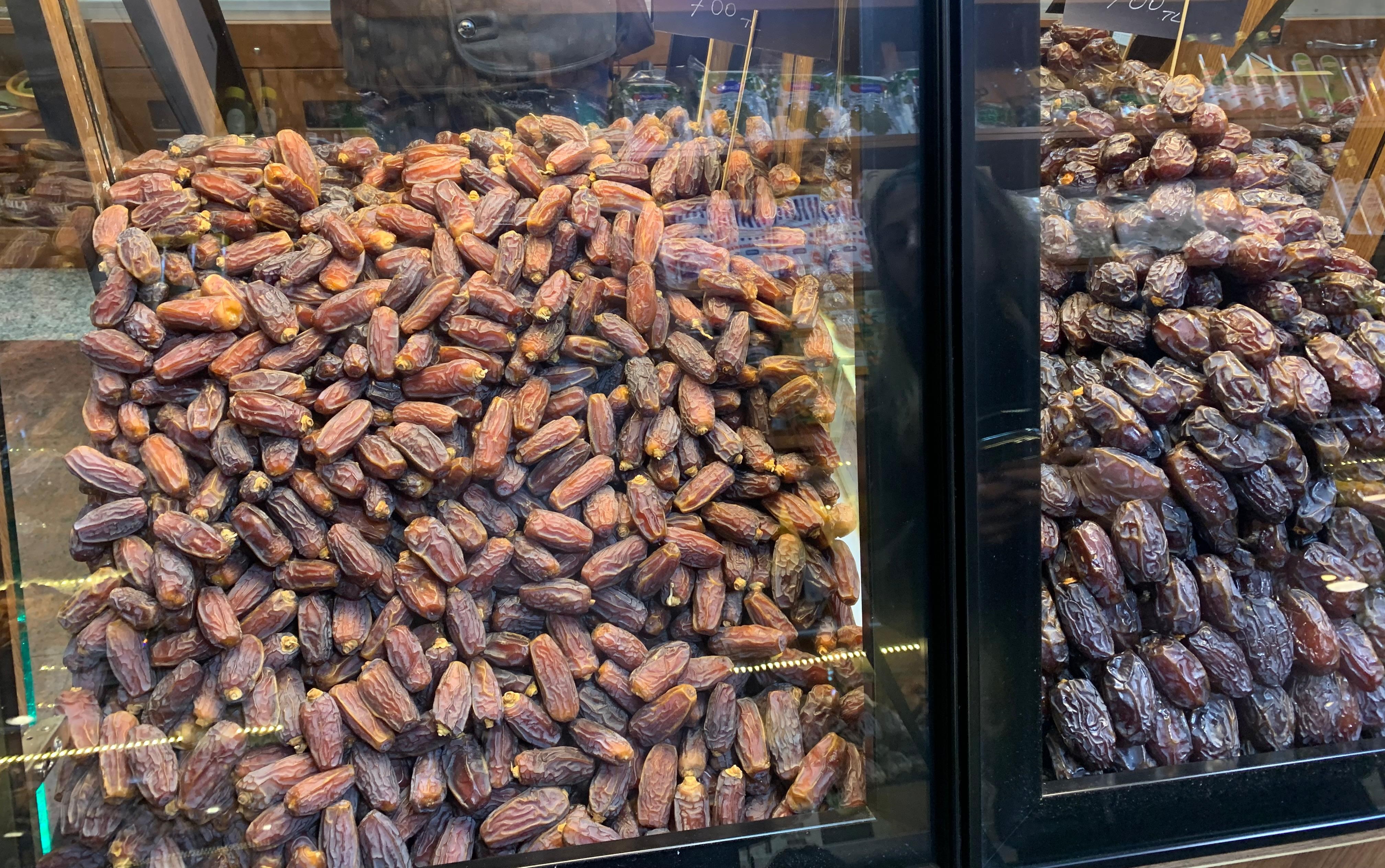 Tezgahlarda Ramazan Bereketi: Afyon’da Hurma Satışları Katlandı