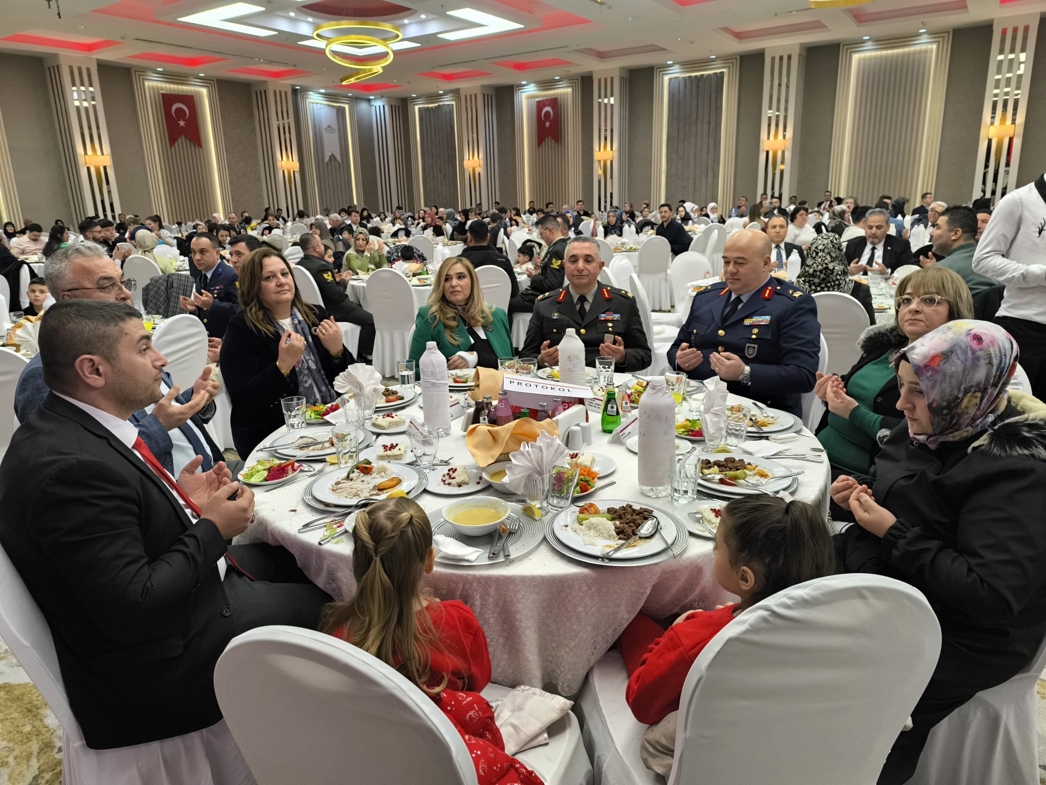 Vali Yiğitbaşı’ndan Anlamlı İftar: “Sizler Baş Tacımızsınız”