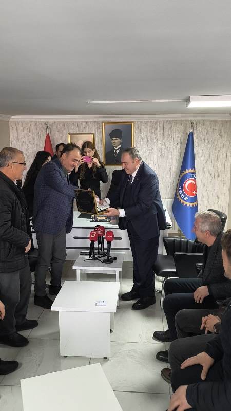 Veysel Eroğlu'ndan Türk- İş'e Ziyaret