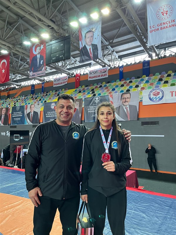 Afyonkarahisarlı Güreşçiler U-23 Türkiye Şampiyonası'ndan 3 Madalyayla Döndü