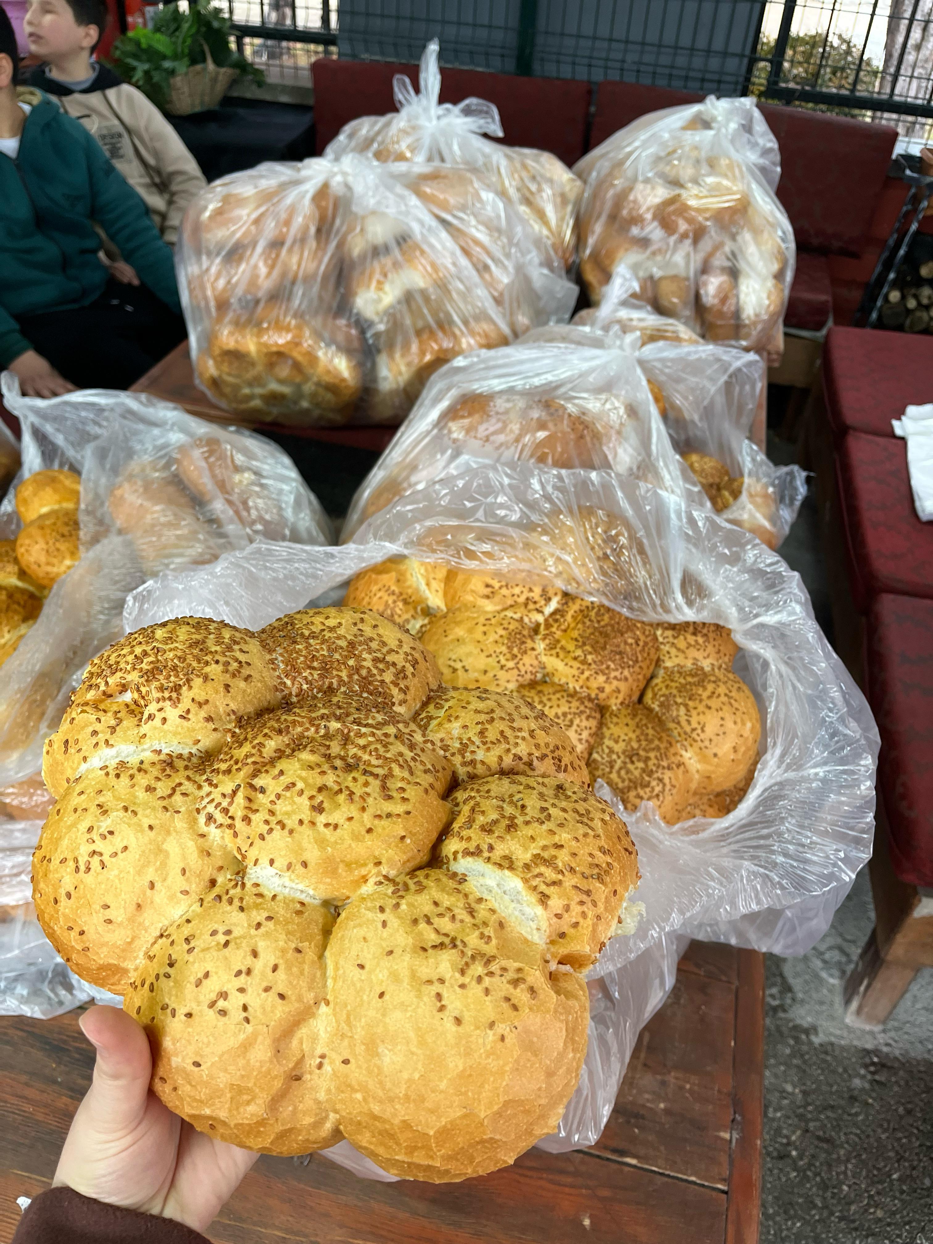 Berat Kandili’nde Anlamlı Dayanışma: Nazmi Saatçi Mahallesi’nde Gönüller Bir Oldu