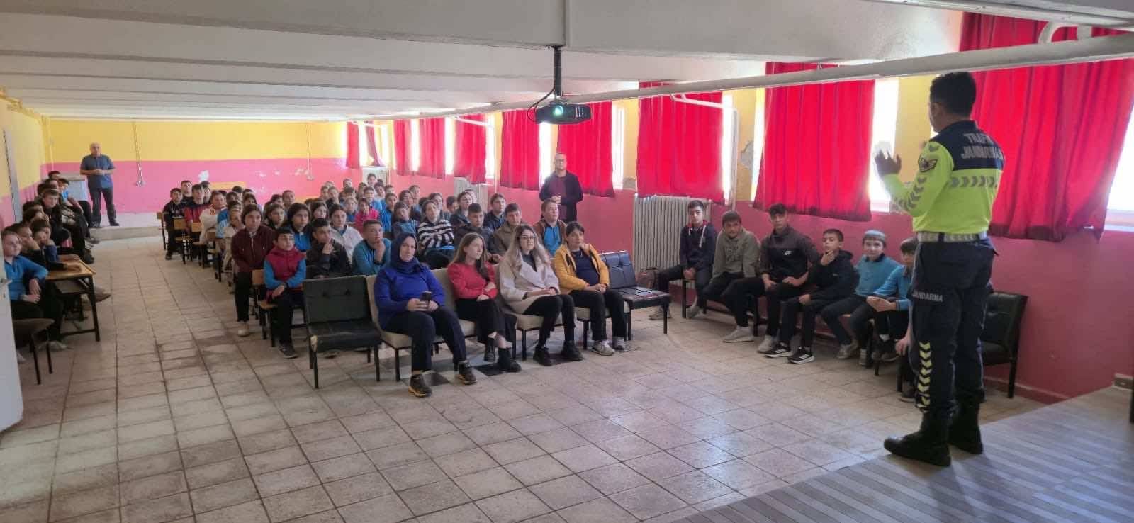 İl Jandarma Komutanlığından Okullarda Trafik Bilgilendirmesi