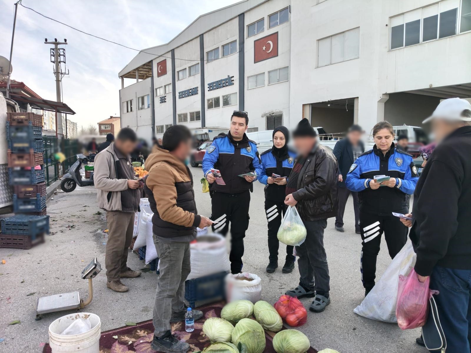 Emniyetten Pazarcı Esnafına "Güvenli Alışveriş" Bilgilendirmesi