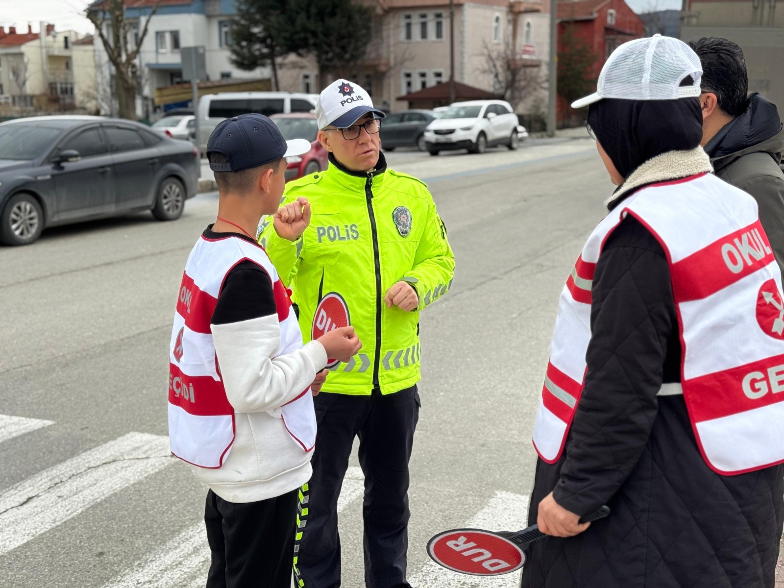 Emniyetten Velilere ve Öğrencilere "Okul Geçidi Görevlisi" Eğitimi