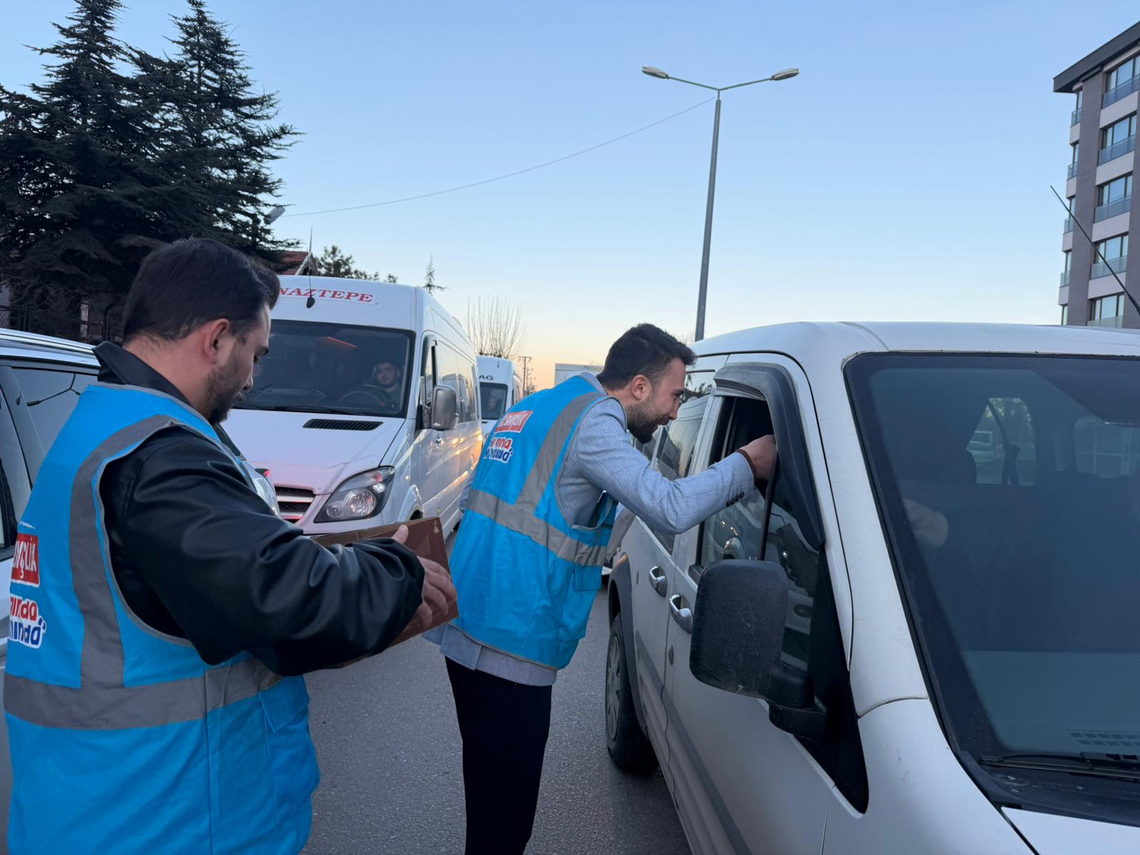 AK Parti Gençlik Kolları İftara 5 Kala” Geleneğini  Bu Yıl Da Sürdürüyor