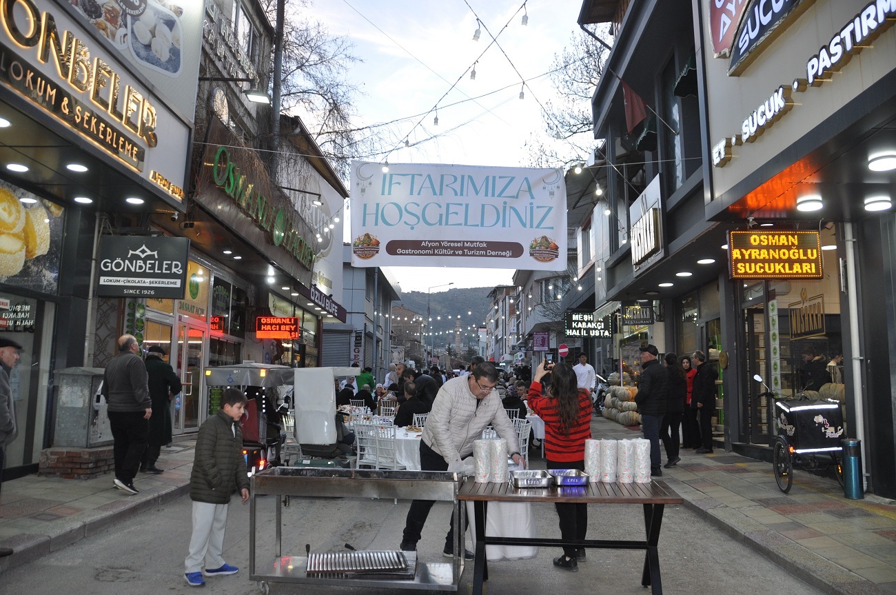 Gastronomi Derneğinden 500 Kişilik İftar Sofrası