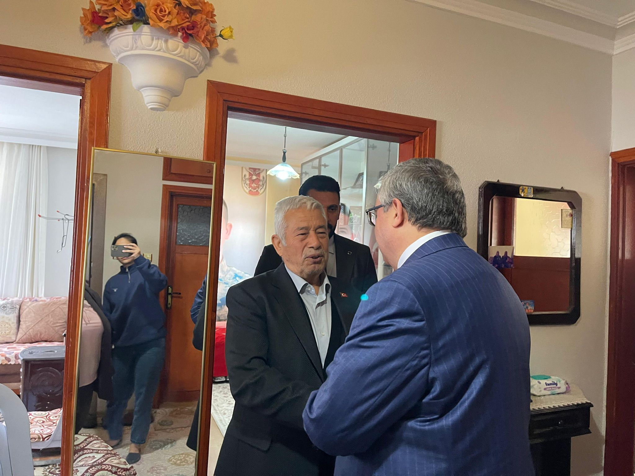 Deprem Konutlarında İlk İftar: Milletvekili Yurdunuseven Vatandaşın Sofrasına Konuk Oldu