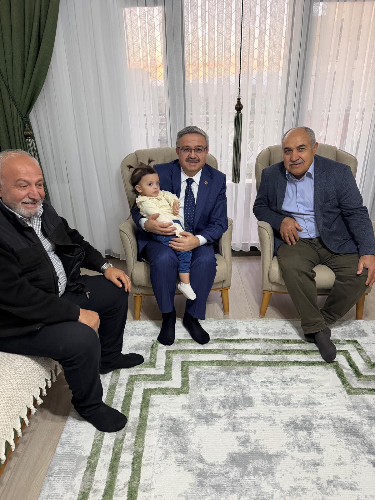 Deprem Konutlarında İlk İftar: Milletvekili Yurdunuseven Vatandaşın Sofrasına Konuk Oldu