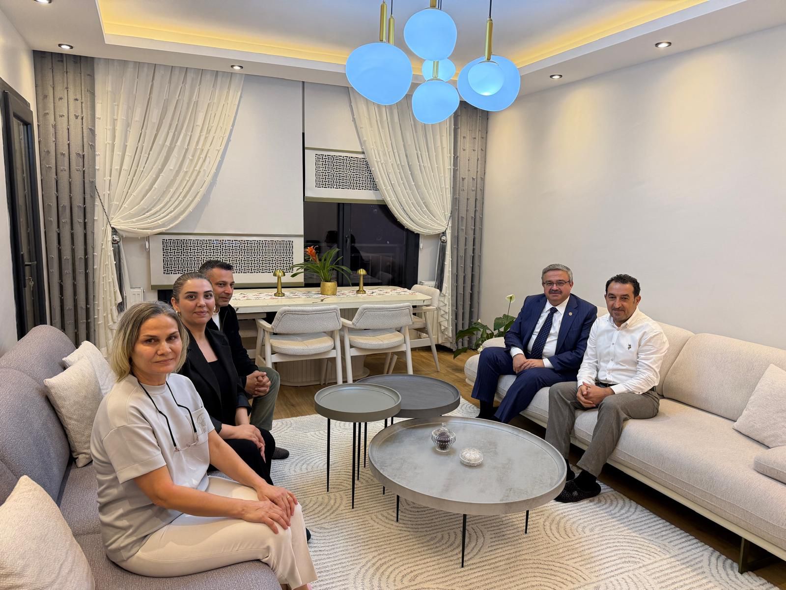 Deprem Konutlarında İlk İftar: Milletvekili Yurdunuseven Vatandaşın Sofrasına Konuk Oldu