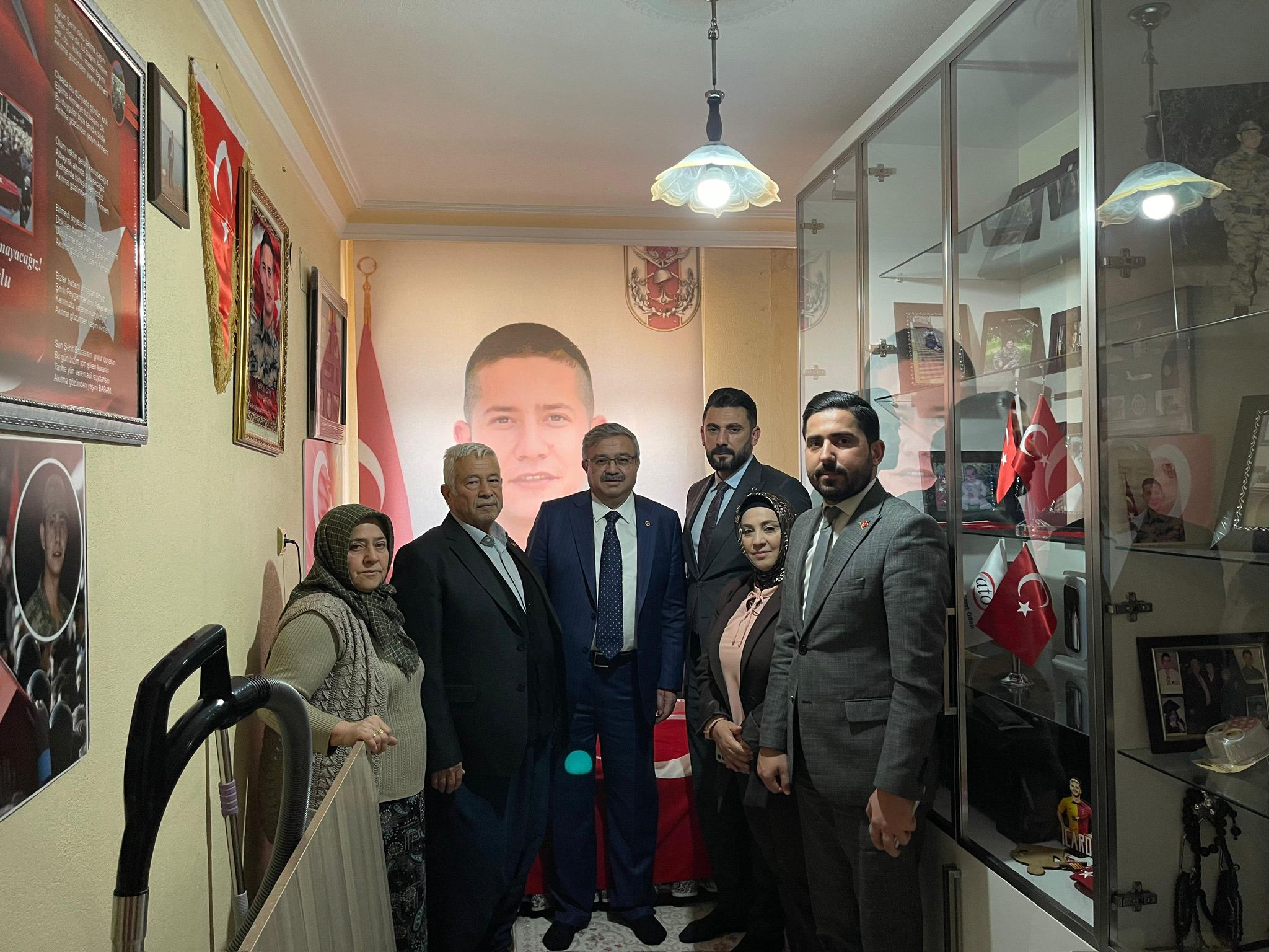 Deprem Konutlarında İlk İftar: Milletvekili Yurdunuseven Vatandaşın Sofrasına Konuk Oldu