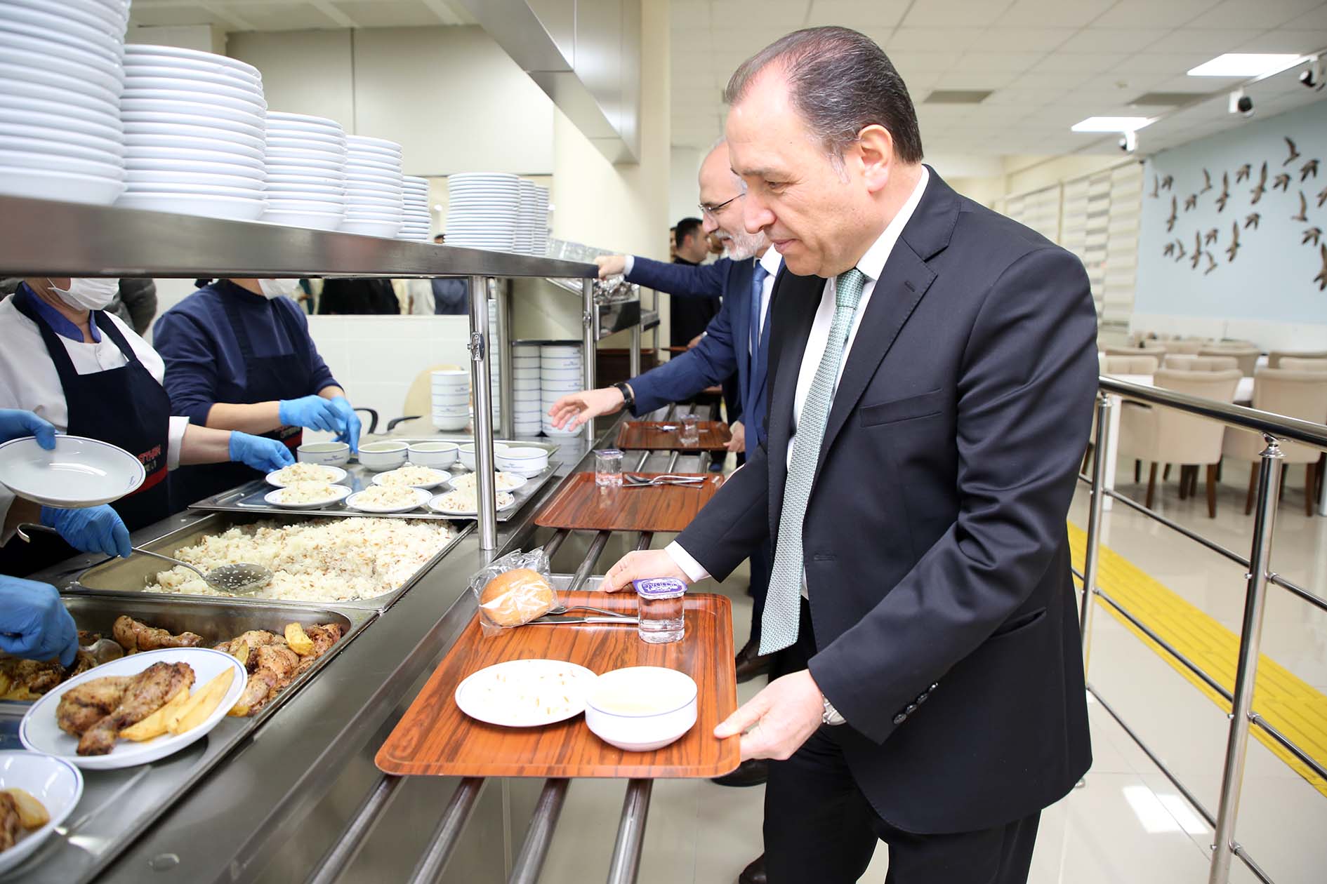 AKÜ’de Geleneksel İftar: Rektör Karakaş Öğrencilerle Buluştu