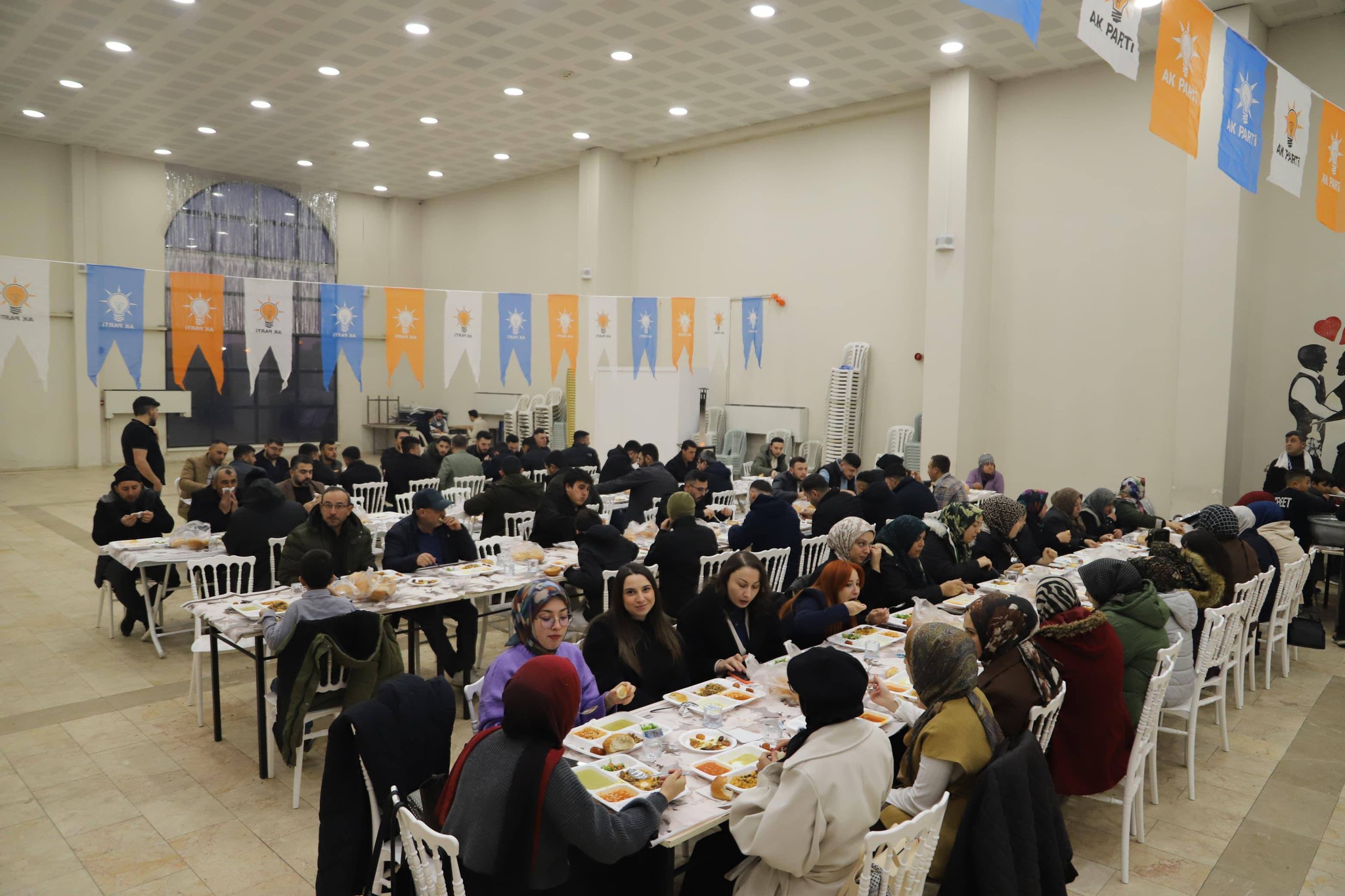 AK Parti Afyonkarahisar Teşkilatı Çobanlar’da Gençlerle İftarda Buluştu