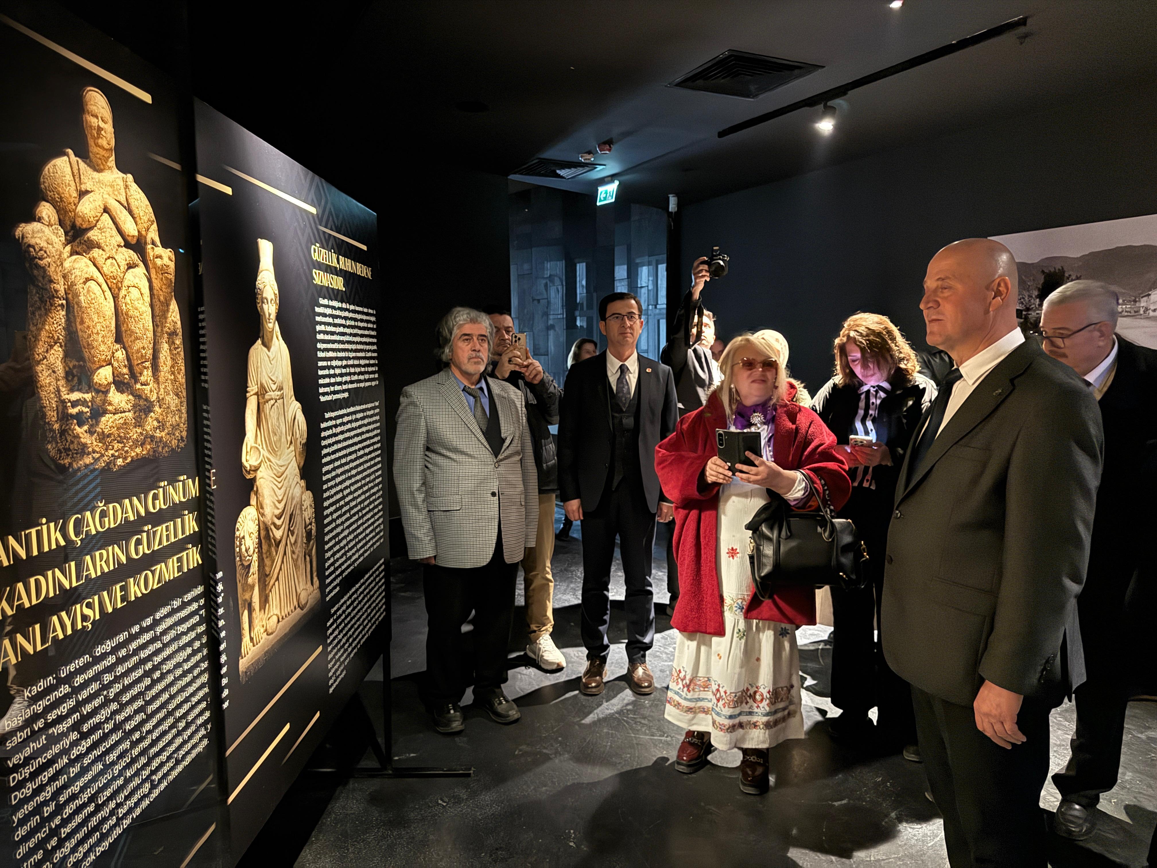 "Antik Çağdan Günümüze Kadınların Güzellik Anlayışı ve Kozmetik" sergisi açıldı