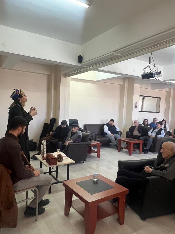 AEV Bursiyerlerinden Yaşlılar Haftası’nda Anlamlı Ziyaret