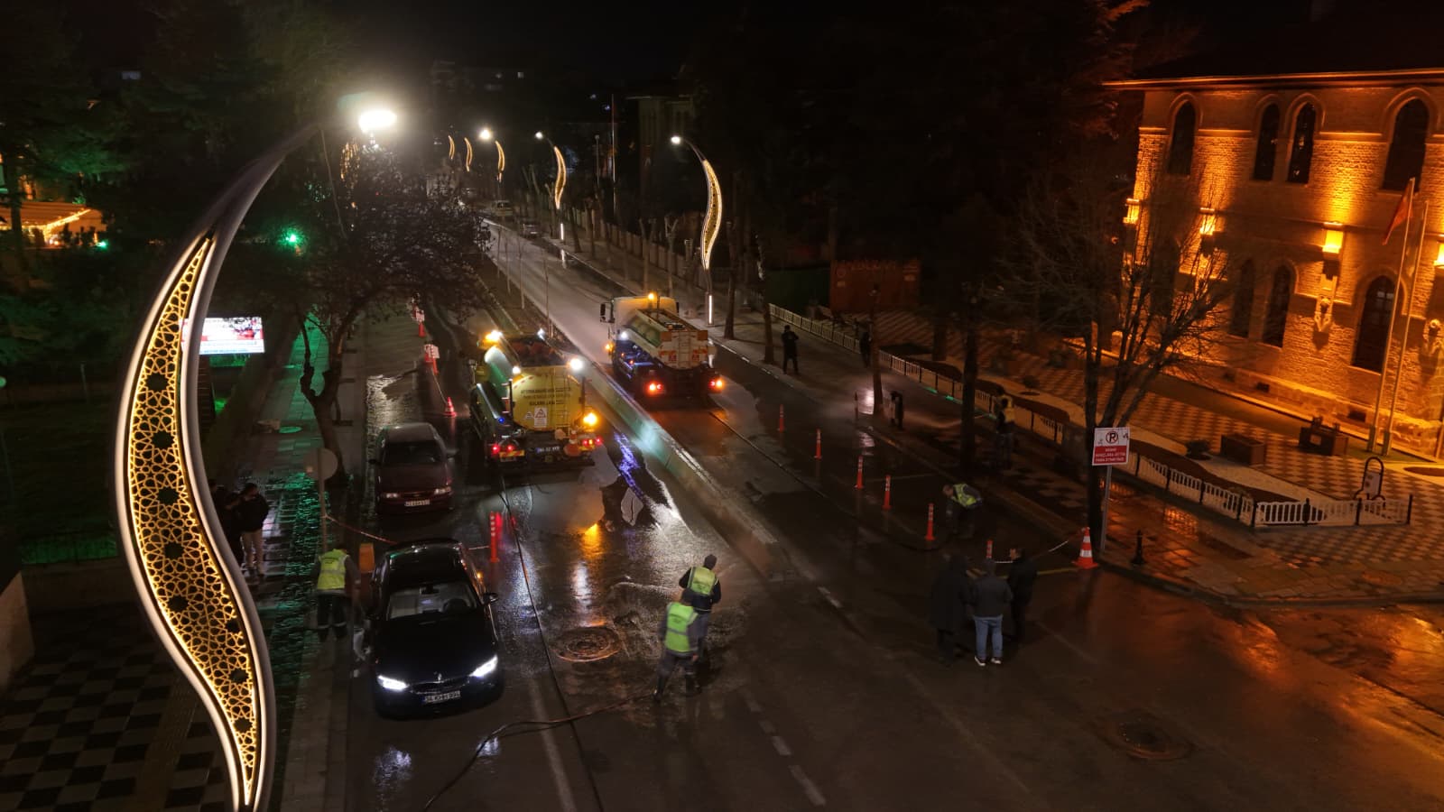 Afyon Bayrama Hazırlanıyor! 12 Cadde Baştan Sona Temizleniyor