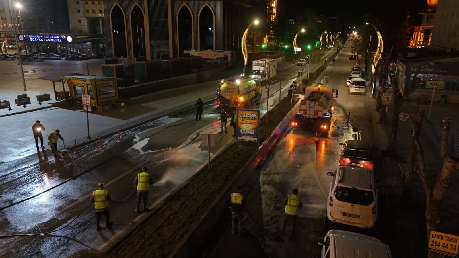 Afyon Bayrama Hazırlanıyor! 12 Cadde Baştan Sona Temizleniyor
