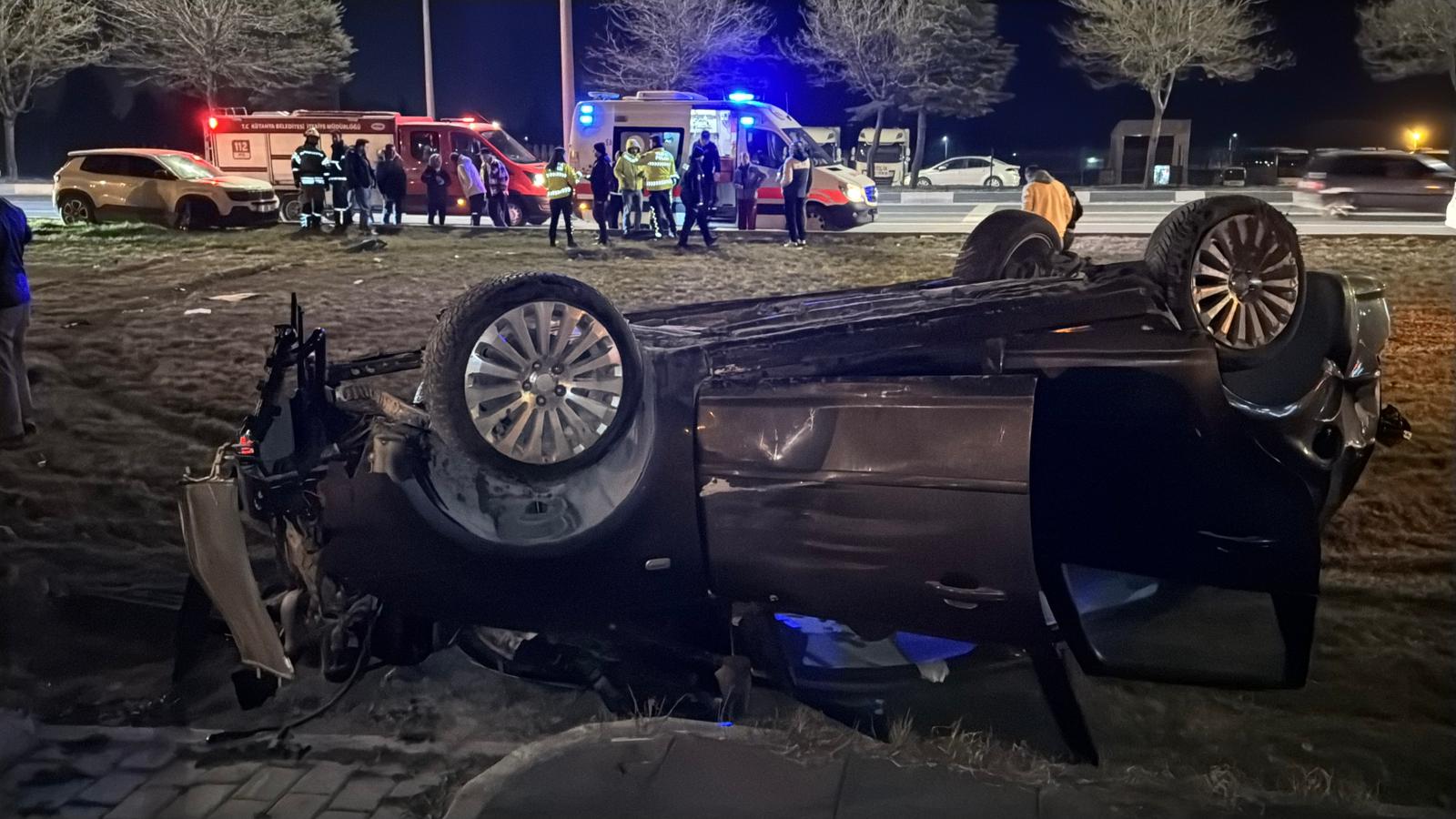 Afyon-Kütahya Çevre Yolunda Kaza! Otomobil Devrildi, Sürücü Araçta Sıkıştı