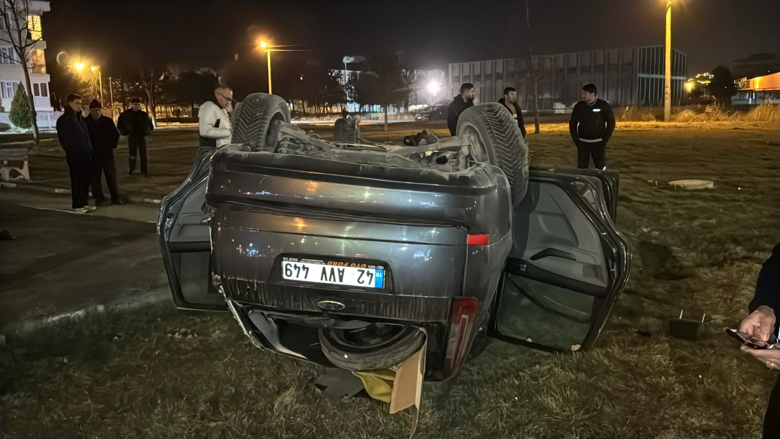 Afyon-Kütahya Çevre Yolunda Kaza! Otomobil Devrildi, Sürücü Araçta Sıkıştı