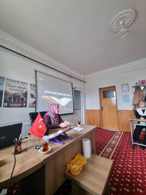 Afyon’da KADEM’den Kadınlara “Güvenli Toplum ve İletişim” Eğitimi