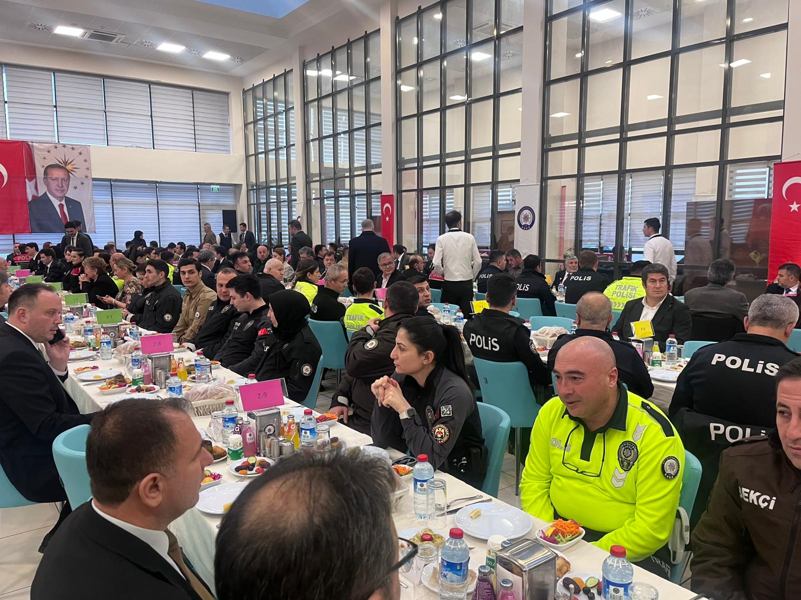 Afyonkarahisar Emniyetinde İftar Programı: Vali Aktaş’tan Özel Birey Fatih’e Doğum Günü Sürprizi