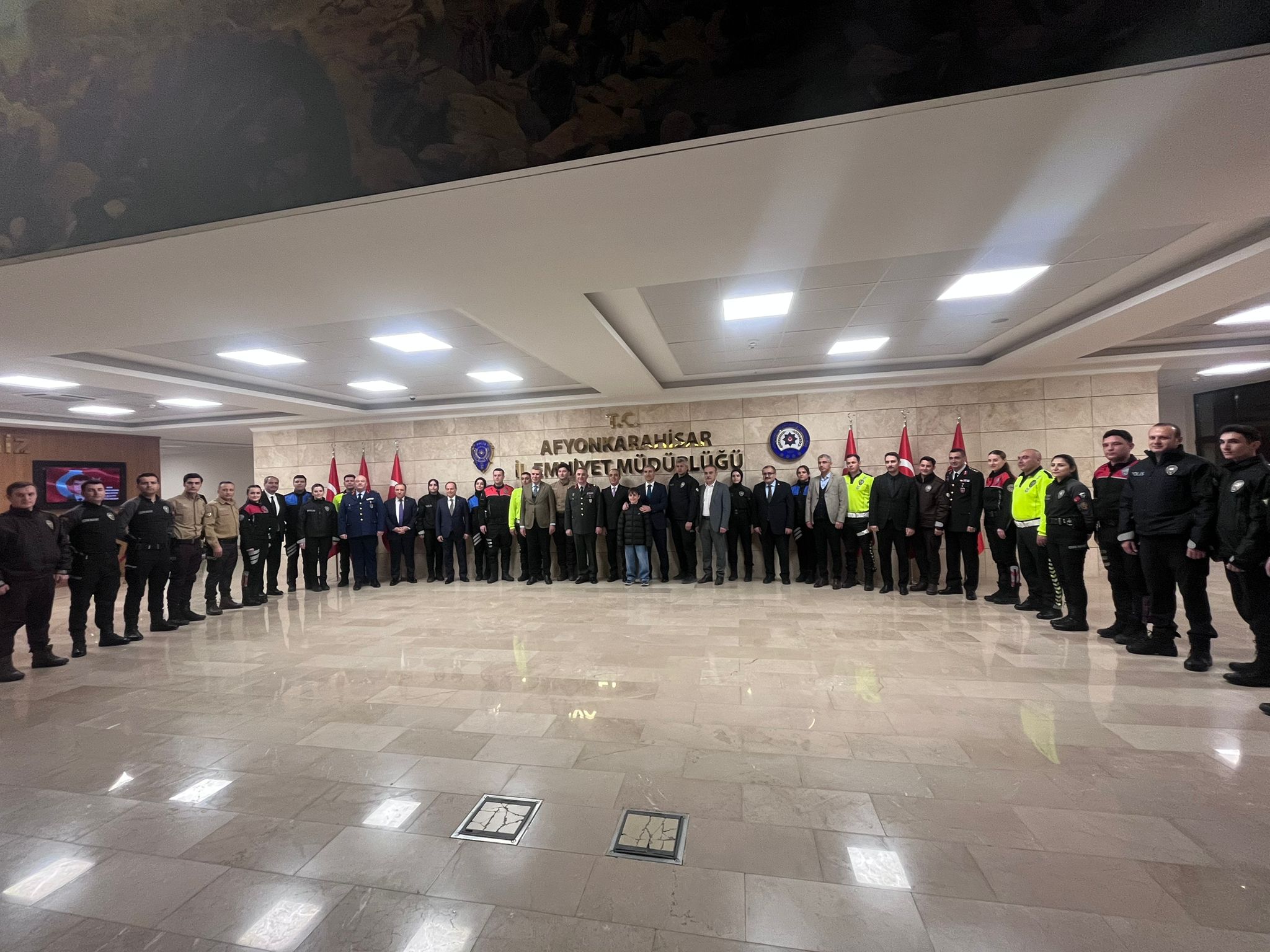 Afyonkarahisar Emniyetinde İftar Programı: Vali Aktaş’tan Özel Birey Fatih’e Doğum Günü Sürprizi