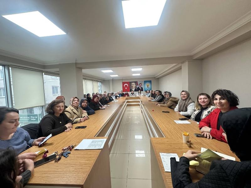 AK Parti Kadın Kollarının Haftalık Olağan Toplantısı Gerçekleşti