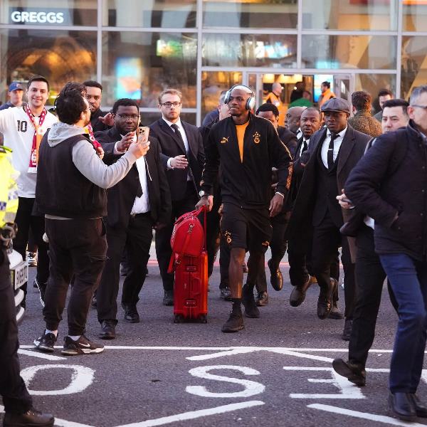 Aslan İngiltere’ye Ayak Bastı!