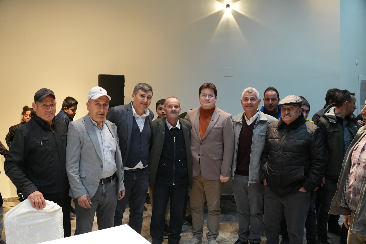 Bolvadin’de Mahalle İftarına Yoğun Katılım: 1000’i Aşkın Vatandaş Aynı Sofrada Buluştu