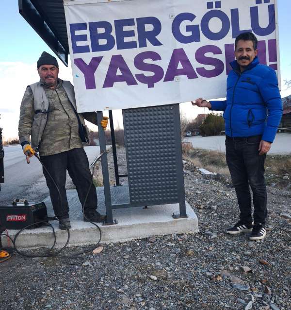 D-300 Karayolu’na “Eber Gölü Yaşasın” Tabelaları Asıldı