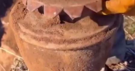 Dedesinin Vasiyetini Dinledi, 1 Küp Altın Buldu!