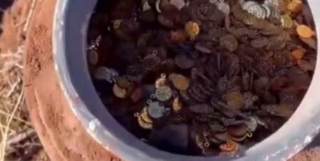 Dedesinin Vasiyetini Dinledi, 1 Küp Altın Buldu!