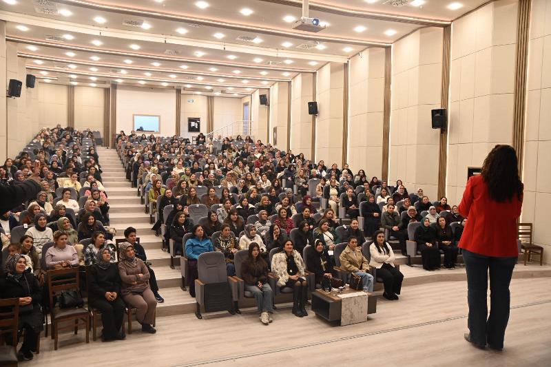 Emirdağ’da Yazar Dilek Cesur’dan Hayata Dokunan Sohbet