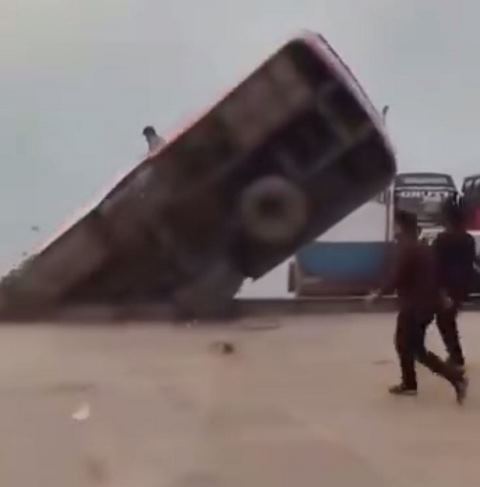 Feribota Binmek İsterken Nehre Düştüler, 24 Can Kaybı!