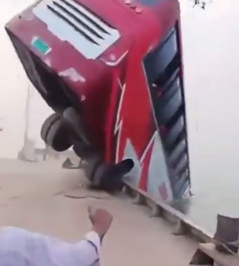 Feribota Binmek İsterken Nehre Düştüler, 24 Can Kaybı!