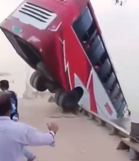 Feribota Binmek İsterken Nehre Düştüler, 24 Can Kaybı!