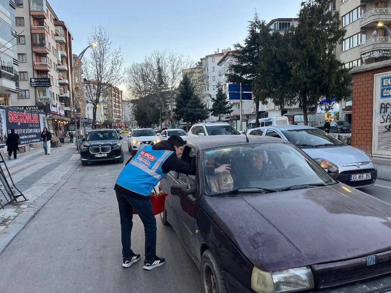 Genç AK Partililerden “İftara 5 Kala” İkramı
