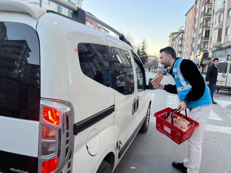 Genç AK Partililerden “İftara 5 Kala” İkramı