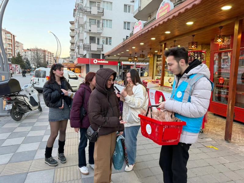 Genç AK Partililerden “İftara 5 Kala” İkramı