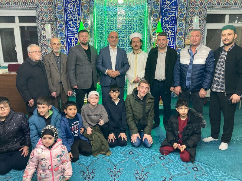 Miniklere Ramazan Ayı’nda Teravih Namazı Hediyesi Verildi