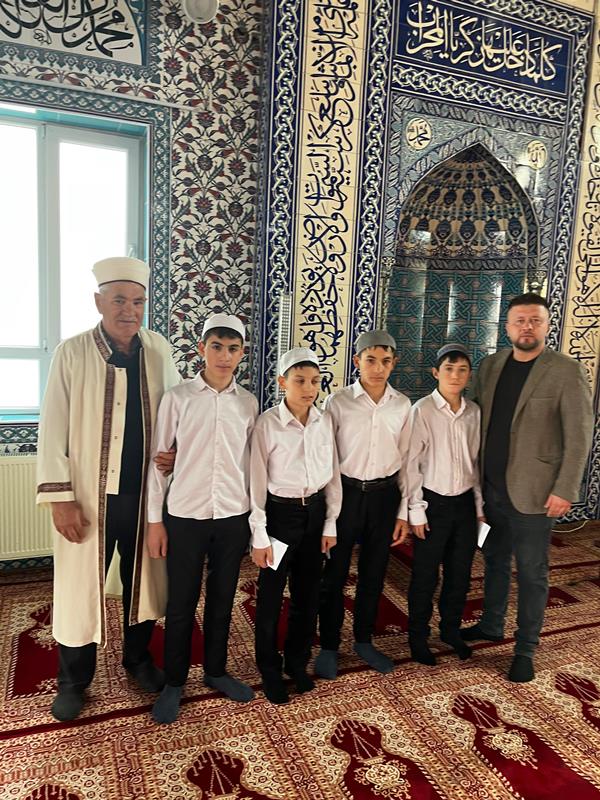 Muhtar Sezgin’den Genç Hafızlara Anlamlı Ödül