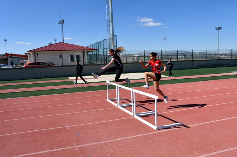 Okul Sporları Atletizm Müsabakaları Afyonkarahisar’da Tamamlandı