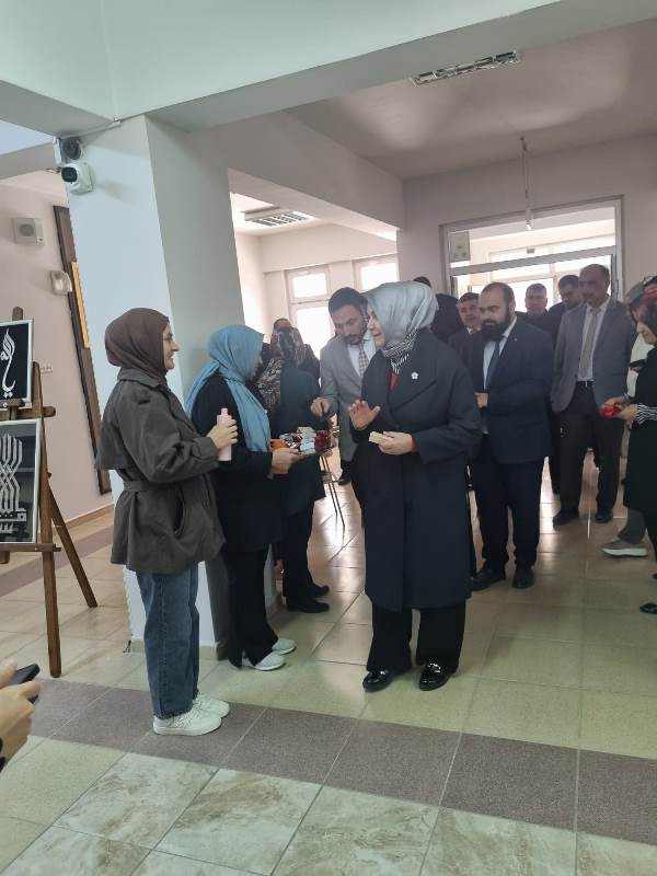 “Suya Yansıyan Rahmet” Sergisi Yoğun İlgi Gördü