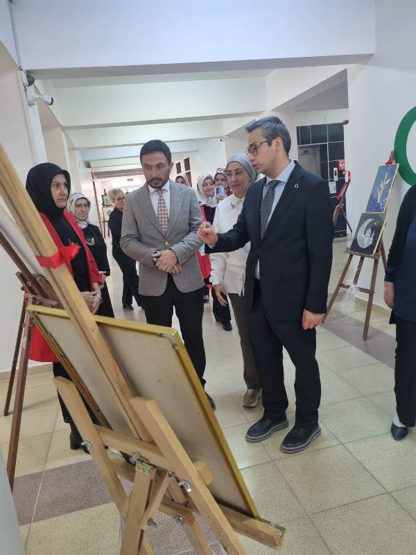 “Suya Yansıyan Rahmet” Sergisi Yoğun İlgi Gördü