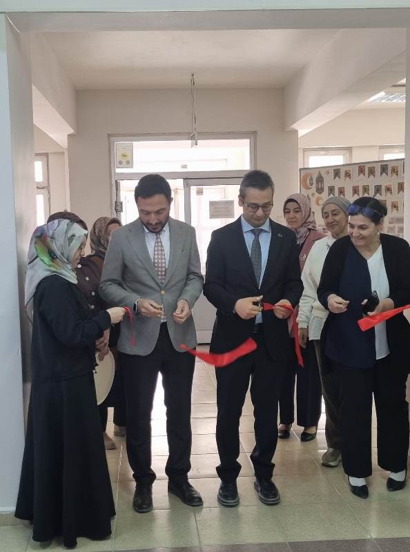 “Suya Yansıyan Rahmet” Sergisi Yoğun İlgi Gördü