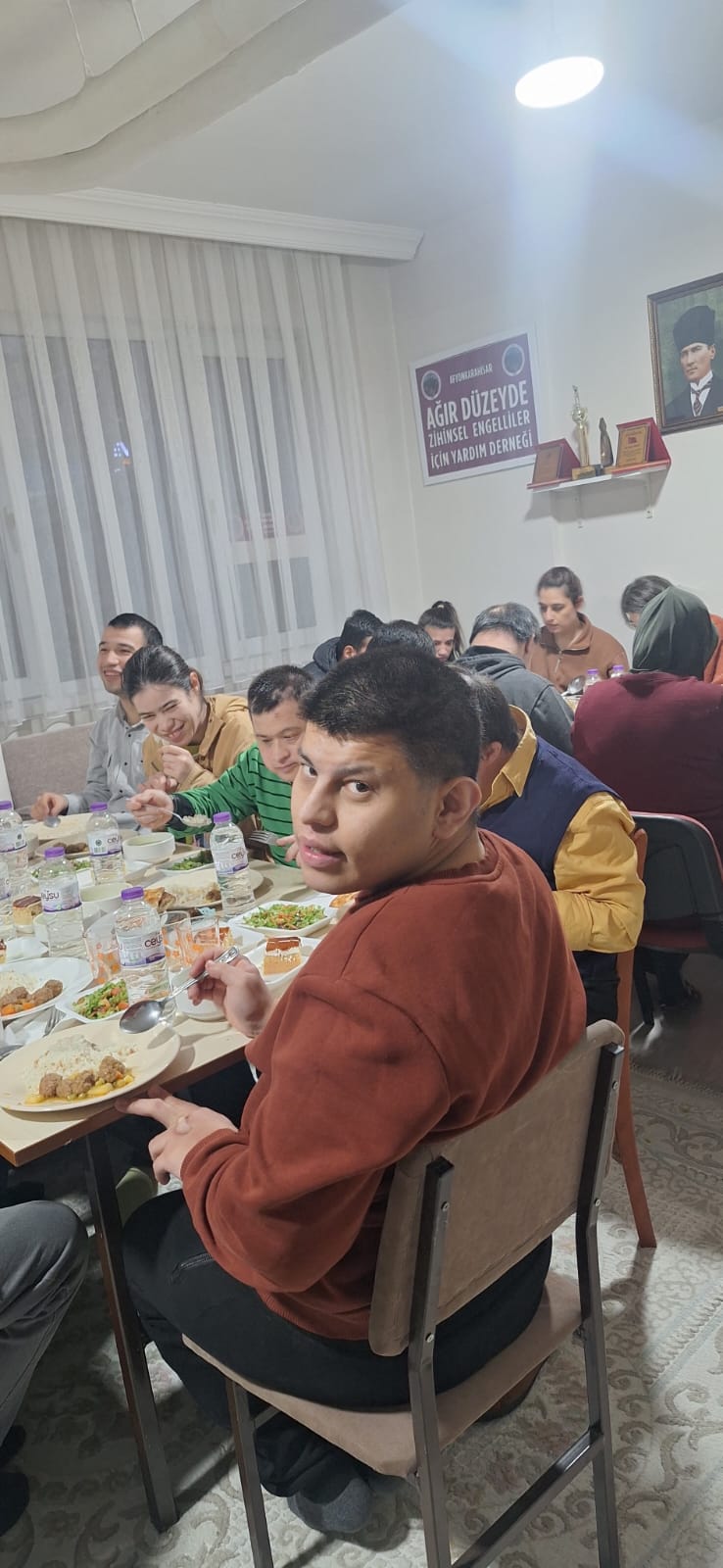 Afyonkarahisar’da Özel Bireyler İftar Sofrasında Buluştu