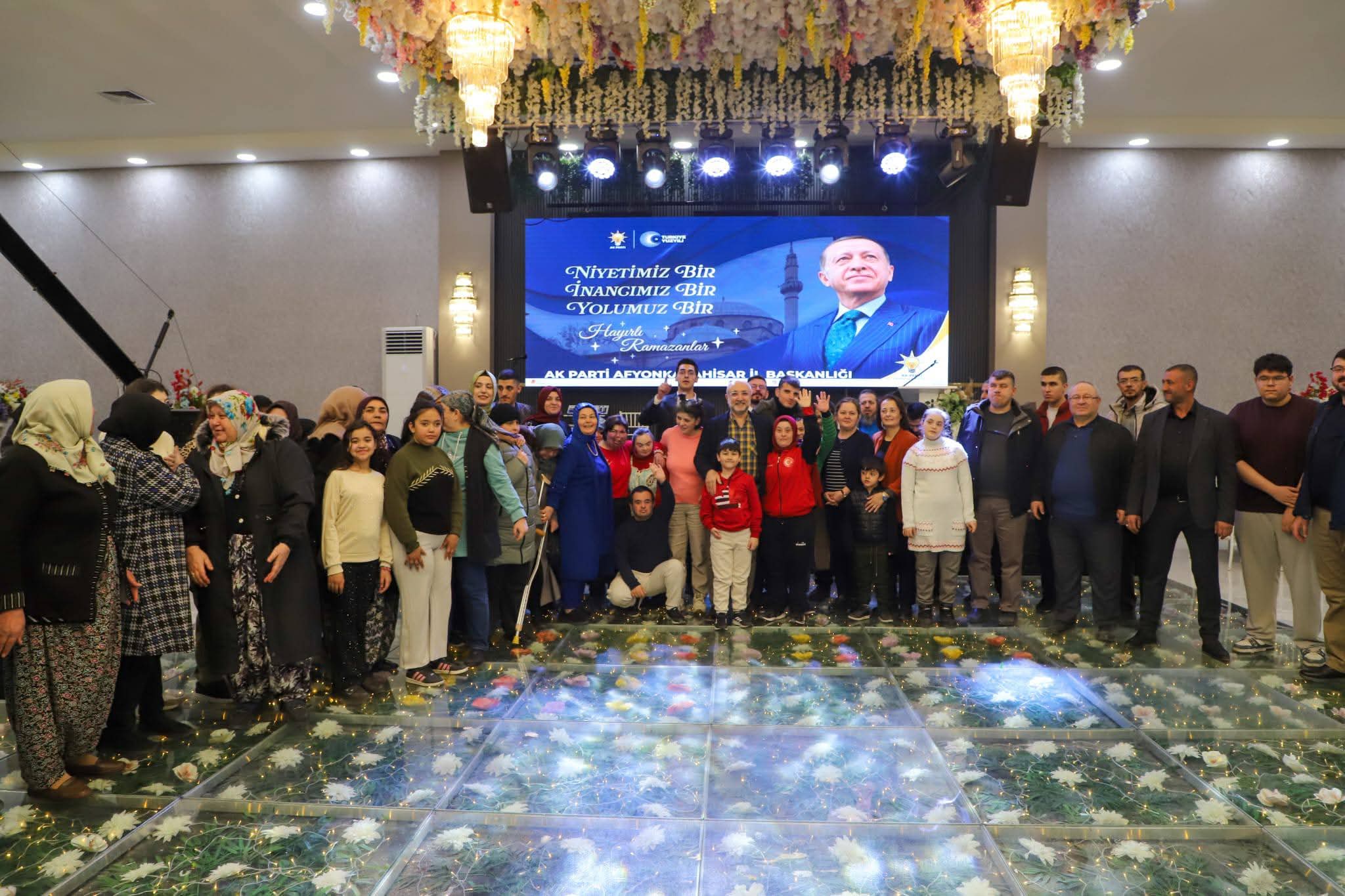 Afyonkarahisar'da AK Parti'nin "Gönül Sofrası" engelli vatandaşları buluşturdu