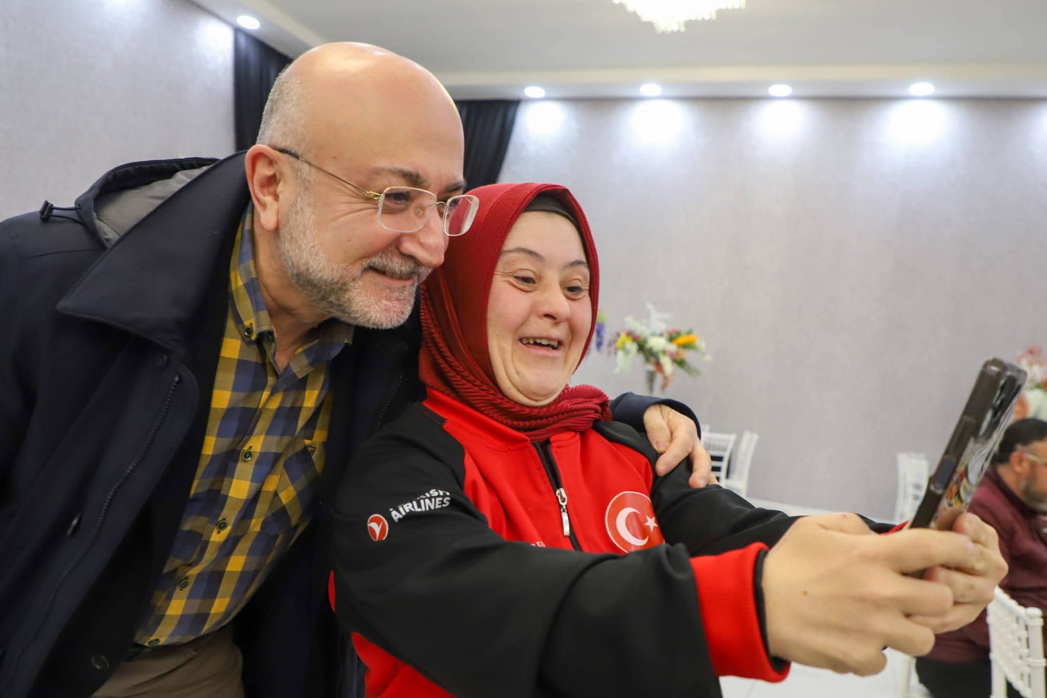 Afyonkarahisar'da AK Parti'nin "Gönül Sofrası" engelli vatandaşları buluşturdu