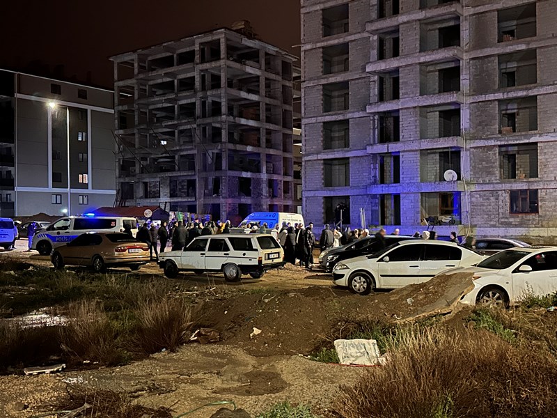 16 Yaşındaki Feyza’dan Acı Haber: Saatlerdir Aranıyordu, Boş Binanın Önünde Ölü Bulundu!